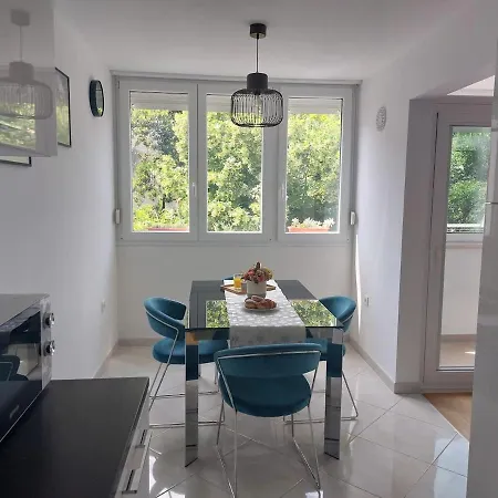 Tony Close To Everything Апартаменти