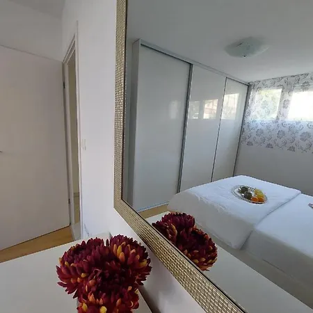 Tony Close To Everything * Спліт