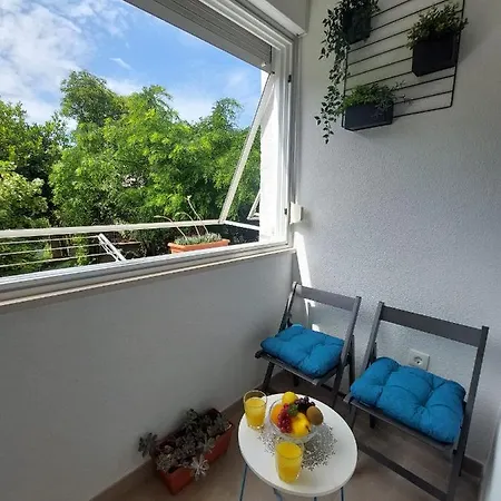 Tony Close To Everything