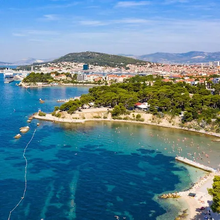 Tony Close To Everything Спліт