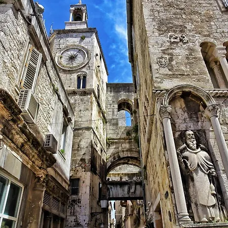 Tony Close To Everything *