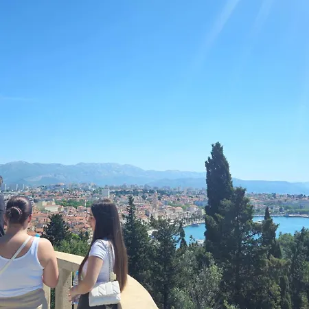 Tony Close To Everything Апартаменти *