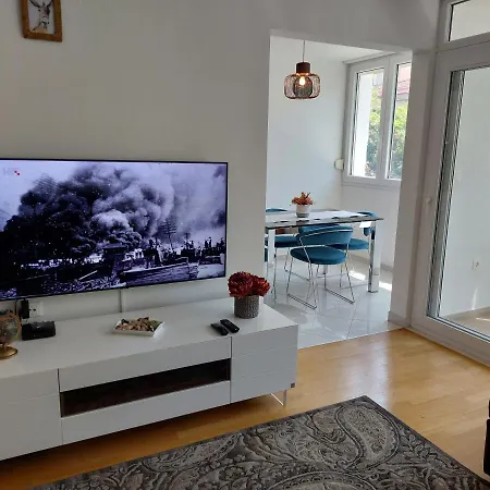 Tony Close To Everything * Spalato