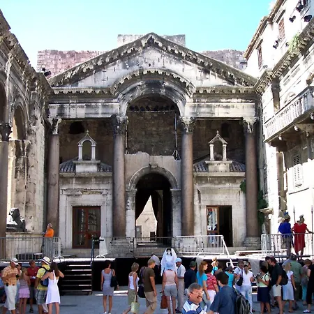 Tony Close To Everything