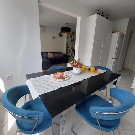 Tony Close To Everything *