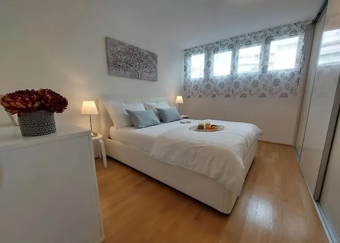 Tony Close To Everything 斯普利特